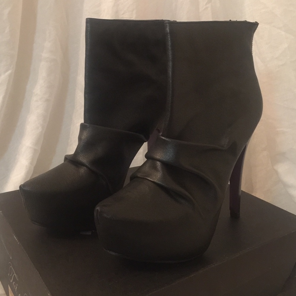 BRAND NEW TRENDY BOOTS